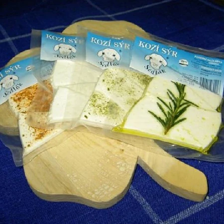 Talíř s čerstvými kozími sýry ze Šošůvky